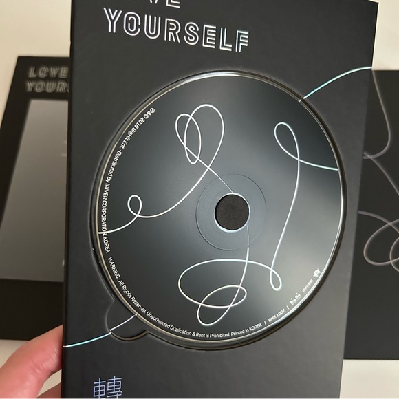 BTS Love Yourself Tear R Version Album with Yoongi Suga Photocard - Picture 10 of 15